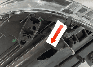 Mercedes W246 Lampa Bi-Xenon R uszkodzona - 13014 7