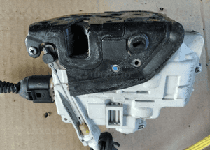 Audi A6 C6 A3 8P zamek drzwi tył Lewy prawy 4