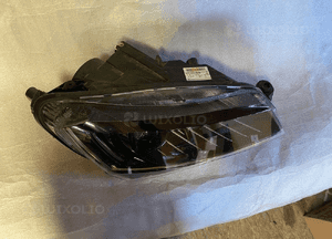 Skoda superb 3 iii 3V1 bixenon prawy 15-19 2