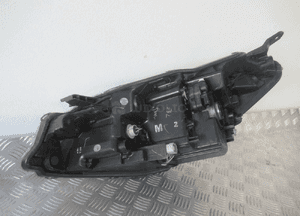 LAMPA PRZEDNIA PRZÓD PRAWA TOYOTA YARIS III 3 LIFT SOCZEWKA 2017-2020 24