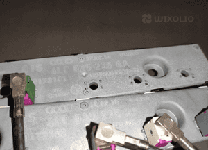Audi Q7 4L lift wzmacniacz antenowy anteny lewy 4L0035225AA oryginał bdb 5