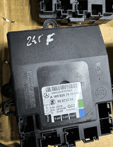 Mercedes ml gl 164 / a 169 / b 245 / r 251  moduł zamka drzwi 6