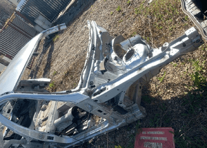 MERCEDES e 212  ćwiartka podłużnica Błotnik 3