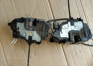 Renault Clio III 3 zamek drzwi przod prawy 3