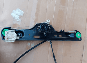 Mechanizm podnośnik szyby lewy przód BMW X1 E84 2990293 2990385 2