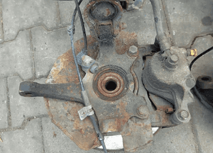 Hyundai Matrix 1.5 CRDI zwrotnica przód przednia lewa 2