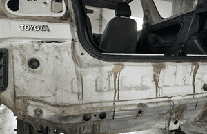 Toyota Yaris 1 I  pas tył tylny ściana bagażnika 3