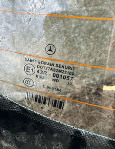 MERCEDES E 211 sedan tylna szyba tył zielona niebieska ciemna 11