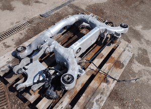 BMW F10 BELKA ZAWIESZENIE TYLNE 8