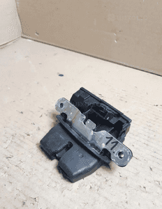Ford fiesta MK7 lift zamek klapy bagażnika D3D0B 2