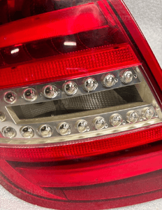 Lampa lewy tyl led mercedes W204 lift A2048204664 4