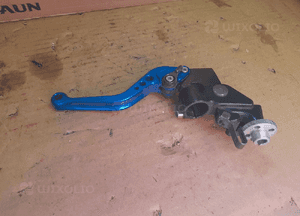 Akcesoryjna klamka sprzęgła z mocowaniem do kierownicy 4