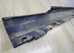 Listwa progowa mercedes c-klasa W205 prawa 2056900240 9