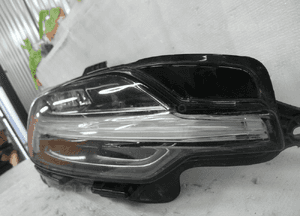 Volvo V60 ii full led lampa przednia prawa rysa na szkle 7