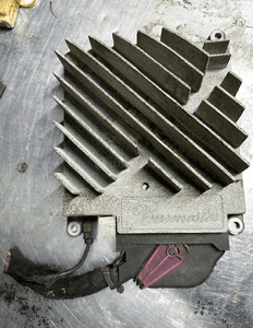 MERCEDES  wzmacniacz audio BURMESTER  wtyczka wzmacniacza 4