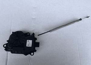 Dociąg zamka tylnej klapy DK62-404C10 Land Rover Discovery Sport L550 1