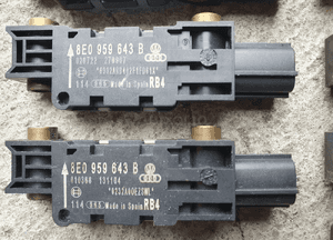 Czujnik 8E0959643 A B D E Uderzenia Czujnik Uderzeniowy Sensor Audi A3 8P A4 B6 B7 A6 C5 6