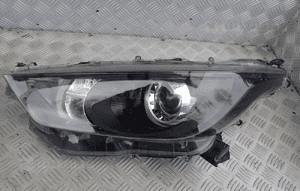 Lampa lewy / prawy przód toyota yaris iv 2020-24 rok do lekkiej polerki 2