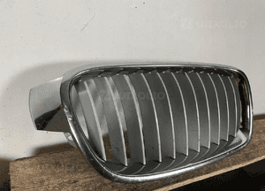Nerka atrapa gril przód prawa bmw F30 F31 lift lci 2