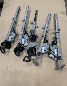 MERCEDES clk 209 coupé cabrio  podajniki  pasów podajnik prawy 1