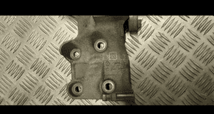 Mercedes W177 łapa alternatora 117105989R 4