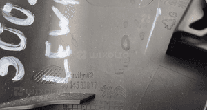 Trójkąt lewy zaślepka drzwi tylnych lewych peugeot 3008 5008 ii 9814535877 3