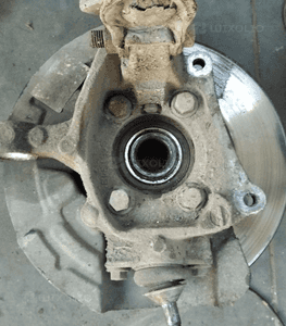 Volvo S60 V70 S80 XC70 2.4 D 2.0 T2.4T zwrotnica piasta przod  prawa lewa 1