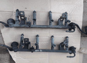 Mazda 323 323f bj 98-03  1.3 1.5 1.6 16V Wtryski Listwa wtryskowa 2