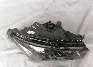 Lampa prawa prawy przód Skoda Enyaq 5LB941016A 3