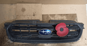 Grill atrapa subaru legacy 1