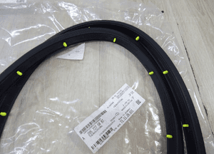 Mercedes C W205 A2057270487 Uszczelka Drzwi PRAWY PRZÓD 3