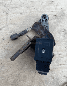 Czujnik zawieszenia przedni prawy RQH500570 Range Rover Sport L320