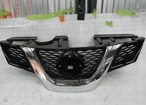Grill atrapa nissan x-trail T32 62310-4CE0A nowy oryginał 1