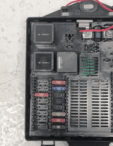 JAGUAR XJ X351 SKRZYNKA BEZPIECZNIKÓW PRZEKAŹNIKÓW BSI ORYGINAŁ 3