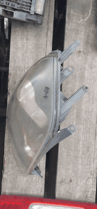 Przod przednia lampa prawa ford fiesta MK6 2
