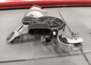 JEEP CHEROKEE LIBERTY KK 2.8 CRD SILNICZEK WYCIERACZKI PRZÓD ORYGINAŁ BDB 7