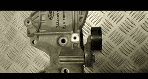 Mercedes W177 łapa alternatora 117105989R 5