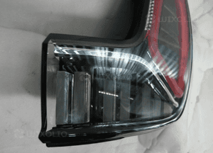 Lynkco idealna lampa tylna lewa 4
