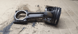 Tłok z korbowodem korbowód Peugeot 307 2.0 HDI 2