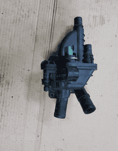obudowa termostatu citroen peugeot 1.6 hdi