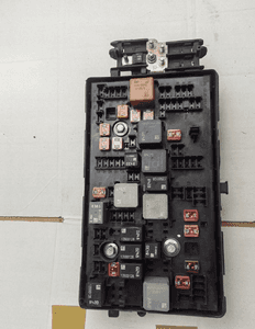 SKRZYNKA BEZPIECZNIKÓW PRZEKAŹNIKÓW INSIGNIA A 13275874 13222782 1