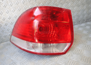 Lampa lewy tył vw golf v kombi 1