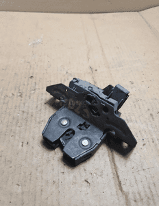 Opel zamek klapy bagaznika tyl 13587646 2