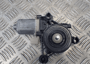 SILNICZEK SZYB PRAWY PRZÓD AUDI A3 8V 5Q0959802B RADOM 1