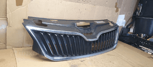 Grill atrapa zderzaka zaślepki kompletny Skoda Rapid 5JA853668 4
