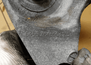 Podstawa łapa pompy klimatyzacji spreżarki BMW M5 G30 F90 4.4 V8 7646904 5