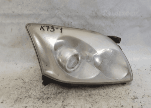 Przod przednia lampa prawa toyota avensis T25 1