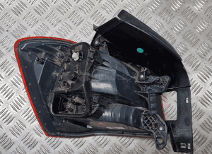 BMW F20 F21 LAMPA PRAWA TYŁ TYLNA W BŁOTNIK 7359018 9