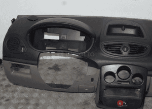Renault clio iii deska rozdzielcza kokpit konsola 6
