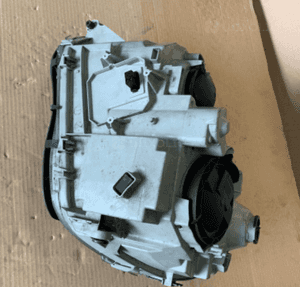 MERCEDES C 203 lampa xenon prawa europa uszkodzona 5